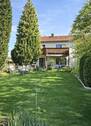 Hinterhof mit Nebengebäude und Garten.jpg - 