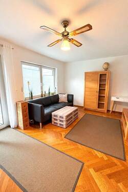 Helles Wohnzimmer mit Palettentisch.jpg - 