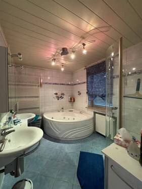 Badezimmer 1. OG - 