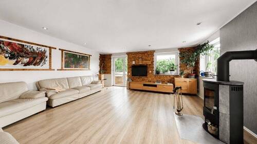 Großes Wohnzimmer, offen zur Küche - 