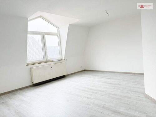 Wohnzimmer - Gemütliche Dachgeschosswohnung im Zentrum von Annaberg - Bad wird komplett saniert!