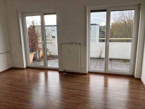 Wohnzimmer - 5 Zimmer Etagenwohnung in Flörsheim