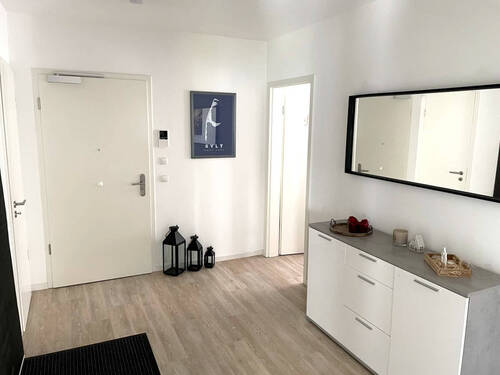 Großzügiger Wohnungseingang - 2 Zimmer Etagenwohnung in Heide