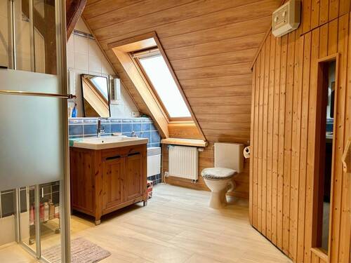 Tageslichtbad mit Einbausauna - 