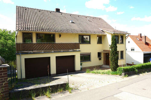 Bild1 - Sofort verfügbares Zweifamilienhaus mit Potential in Rödental - Mittelberg