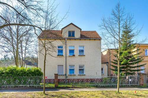 Hausansicht von Ostseite - 7 Zimmer Mehrfamilienhaus, Wohnhaus zum Kaufen in Schöneiche bei Berlin