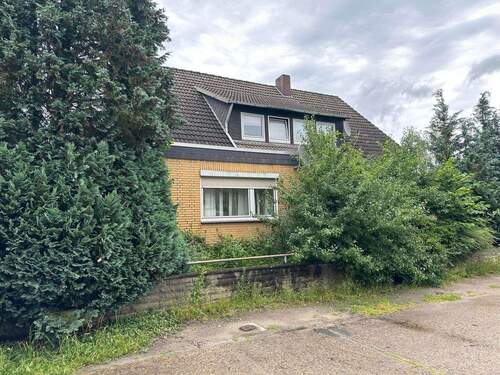 Vorderansicht - 8 Zimmer Mehrfamilienhaus, Wohnhaus zum Kaufen in Neustadt