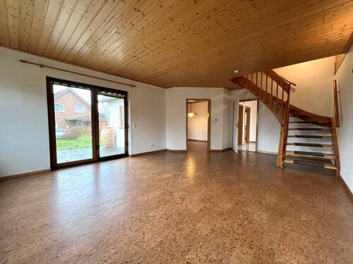 Wohnzimmer und Zugang ins Dachgeschoss  - 