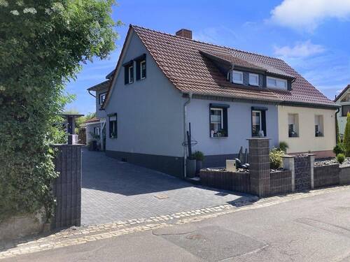 Vorderansicht - 3 Zimmer Doppelhaushälfte zum Kaufen in Sangerhausen