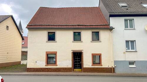 Außenansicht - Charmantes Reihenendhaus mit Ausbaupotenzial und Scheune