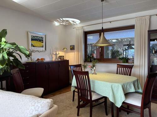 Blick ins Esszimmer - 