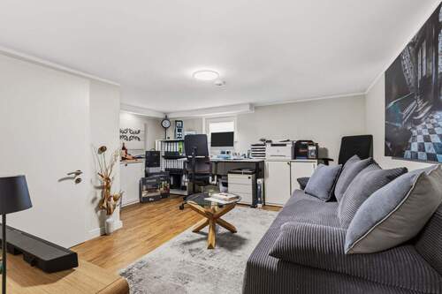 Wohnlich ausgebauter Kellerraum - 