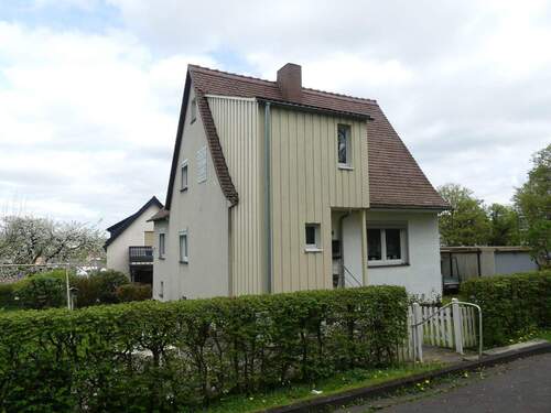 Front-/ und Seitenansicht links - 5 Zimmer Einfamilienhaus zum Kaufen in Kassel