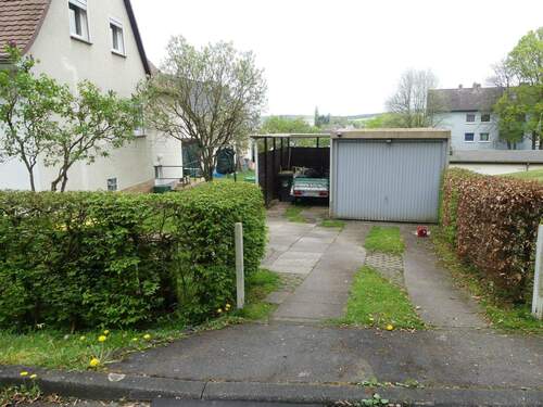Zufahrt zur Garage + Carport - 