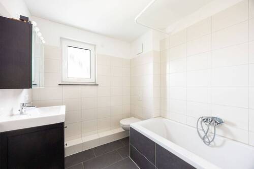 Badezimmer - Doppelhaushälfte mit 177,00 m&sup2; in Ludwigsburg zum Kaufen