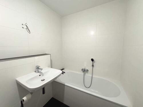 Wannenbad u. Waschplatz - 