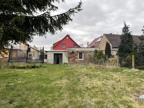 Blick auf Anbau und Haus - 