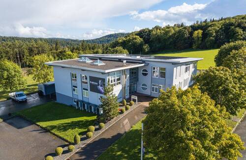 Ansicht - ENERGIEEFFIZIENT UND MODERN: Büro, Halle, Lager bei Stetten a. k. M.