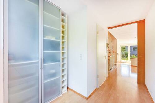 Eingang mit Garderobe - 