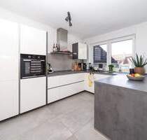 Hochwertige 3-Zimmer-Dachgeschosswohnung mit Balkon & Stellplatz in kernsaniertem 3-Familienhaus - Bochum Harpen