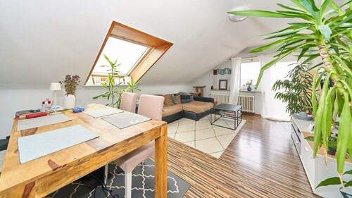 Herzstück der Wohnung - Sonnige Dachgeschosswohnung mit Weitblick und Potenzial in Remseck-Hochdorf