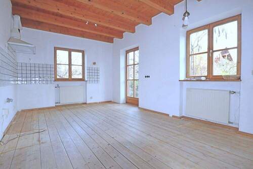 Küche mit Essbereich - 6 Zimmer Reihenendhaus in Holzkirchen