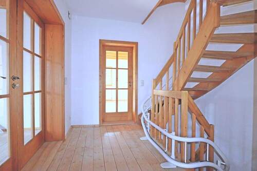 Flur und Treppenhaus - 