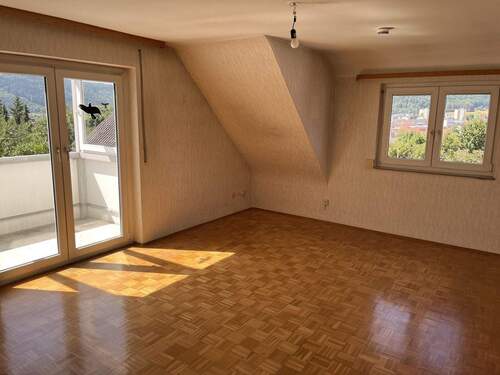 Wohnzimmer im OG mit Balkon - 