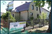 1989 Vorderansicht - Einfamilienhaus, großes Nebengebäude, Doppelgarage, viel Platz für Sie!
