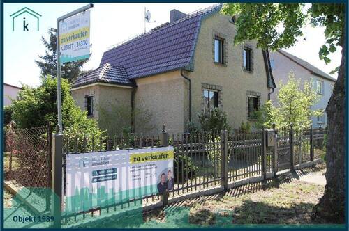1989 Vorderansicht - Einfamilienhaus, großes Nebengebäude, Doppelgarage, viel Platz für Sie!