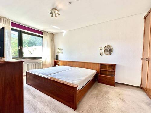Großzügiges Schlafzimmer - 