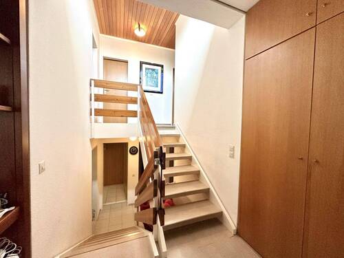 Treppe ins Obergeschoss - 