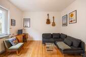 Wohnzimmer - 2 Zimmer Etagenwohnung zum Kaufen in Karlsruhe