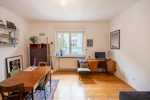 Wohnzimmer - 2 Zimmer Etagenwohnung in Karlsruhe