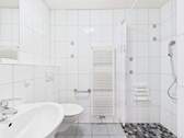 Badezimmer mit Dusche EG - 