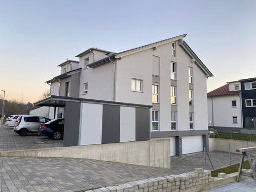 Hausansicht West.JPG - 3 Zimmer Wohnung in Orsingen - 960,00&nbsp;EUR Kaltmiete, ca.&nbsp; 95,50&nbsp;m&sup2;&nbsp;Wohnfl&auml;che