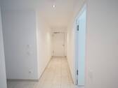 Flur - Etagenwohnung mit 97,30 m² in Fahrenzhausen zur Miete