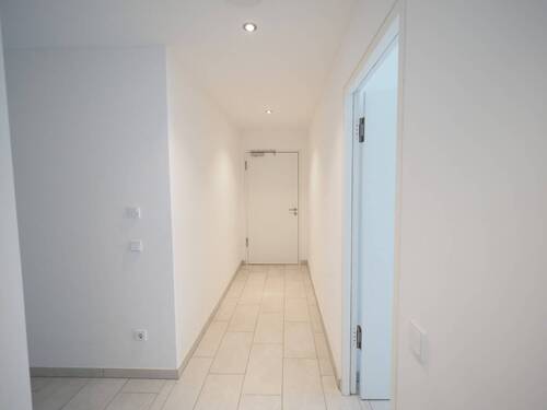 Flur - Etagenwohnung mit 97,30 m² in Fahrenzhausen zur Miete