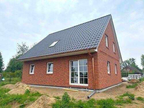 Hausansicht hinten - 5 Zimmer Einfamilienhaus zur Miete in Laage - Liessow