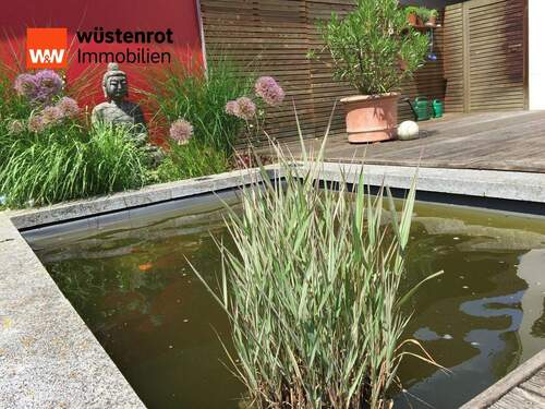Garten- und Terrassenbereich mit Wasserbecken - 