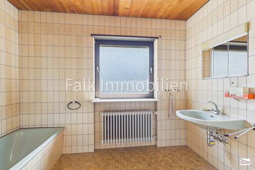 TL-Bad mit Badewanne und Dusche Obergeschoss - 