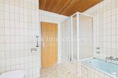 TL-Bad mit Badewanne und Dusche Obergeschoss - 