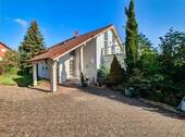 Haus mit Carport - Einfamilienhaus in idyllischer Lage. Jetzt im Angebotsverfahren !