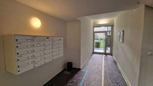  Hauseingang - 1 Zimmer Etagenwohnung in Berlin