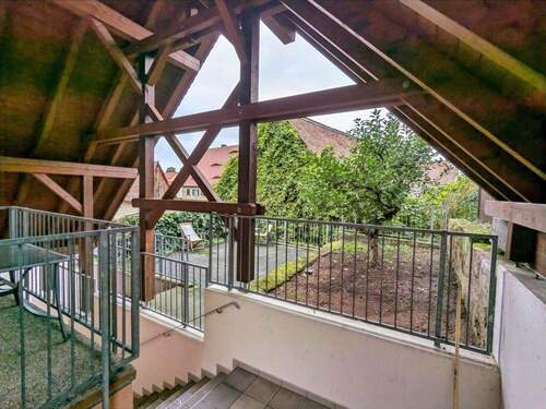 Treppenabgang u. Terrasse - 