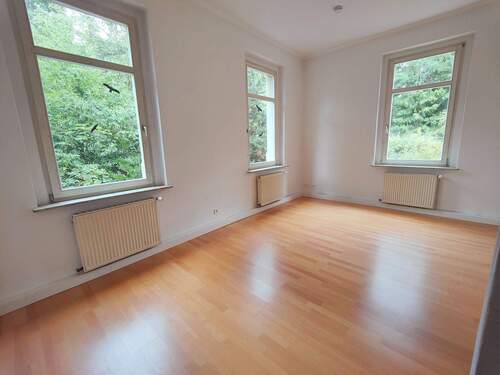 Wohnzimmer - 4 Zimmer Etagenwohnung in Coburg