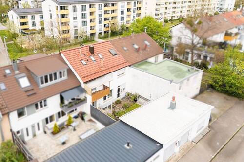 Drohnenaufnahme - 6 Zimmer Mehrfamilienhaus, Wohnhaus zum Kaufen in Stuttgart
