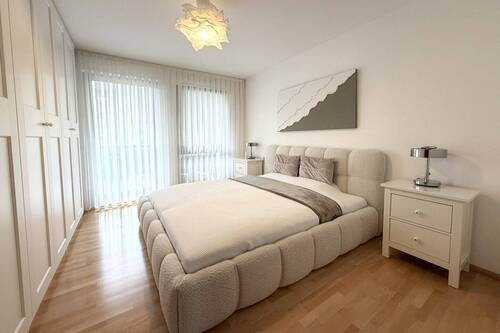 Schlafzimmer - Attraktive 3,5-Zimmer-Wohnung mit TG-Stellplatz und Einbauküche