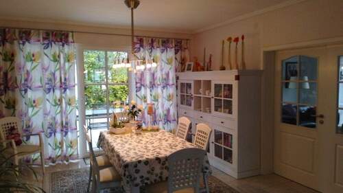 1000003325.jpg - Stilvolles und gepflegtes Einfamilienhaus im Villenstil mit Doppelgarage und Terrasse in einem Ortsteil von Theres