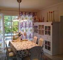 Stilvolles und gepflegtes Einfamilienhaus im Villenstil mit Doppelgarage und Terrasse in einem Ortsteil von Theres